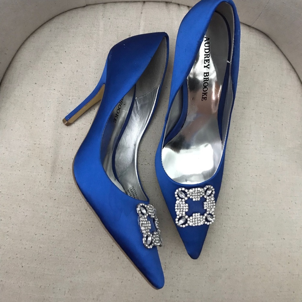 Dupe for the Manolo Blahnik Helsinki pumps